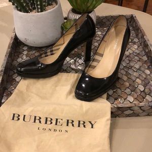 Burberry black patent leather pumps